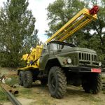 Въезд новой буровой УРБ-2 на базу