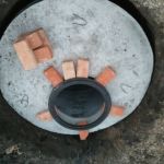 монтаж основания горловины для смотрового люка.jpg