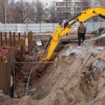Экскаватор в работе